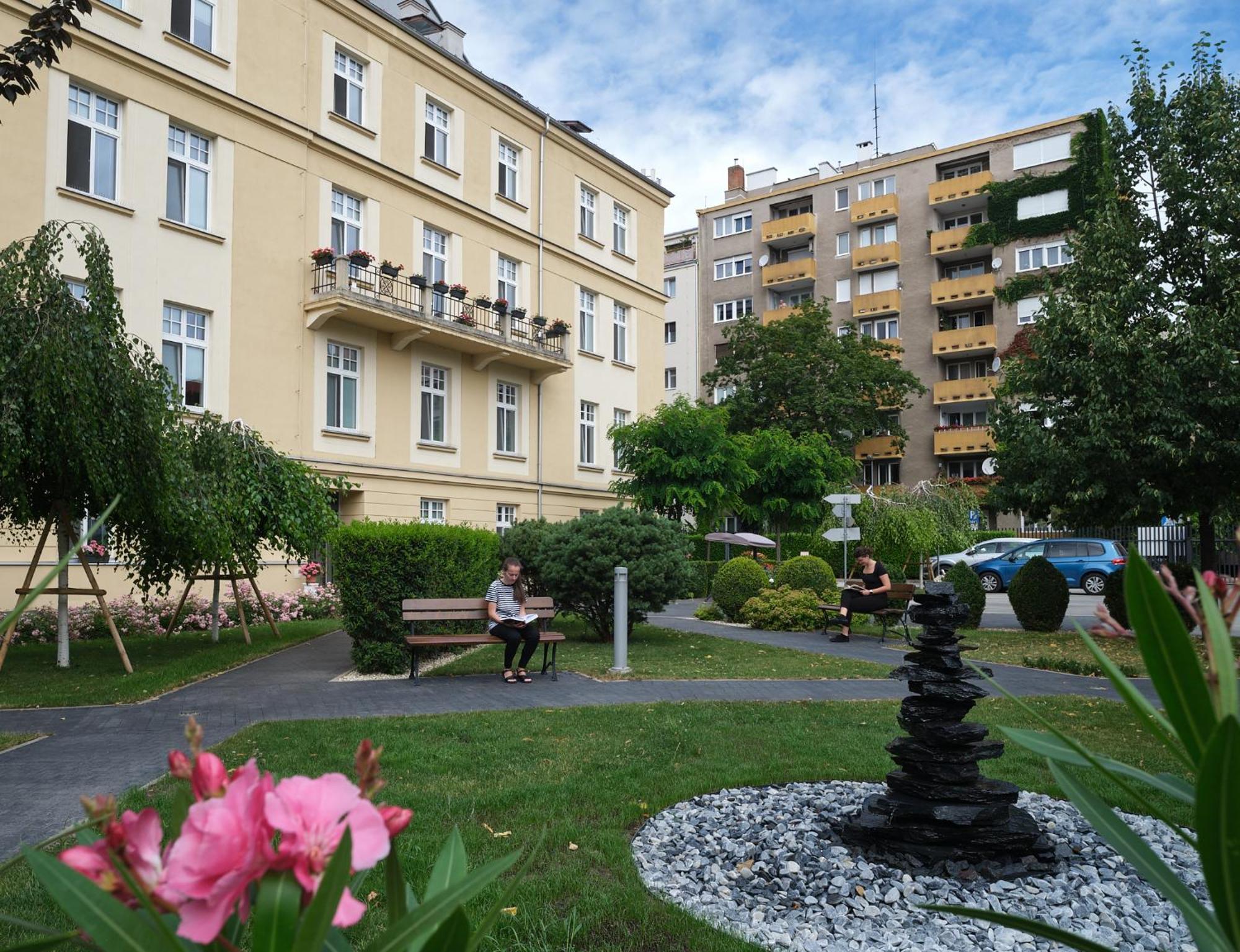 Centrum Salvator Hotel Bratislava Ngoại thất bức ảnh