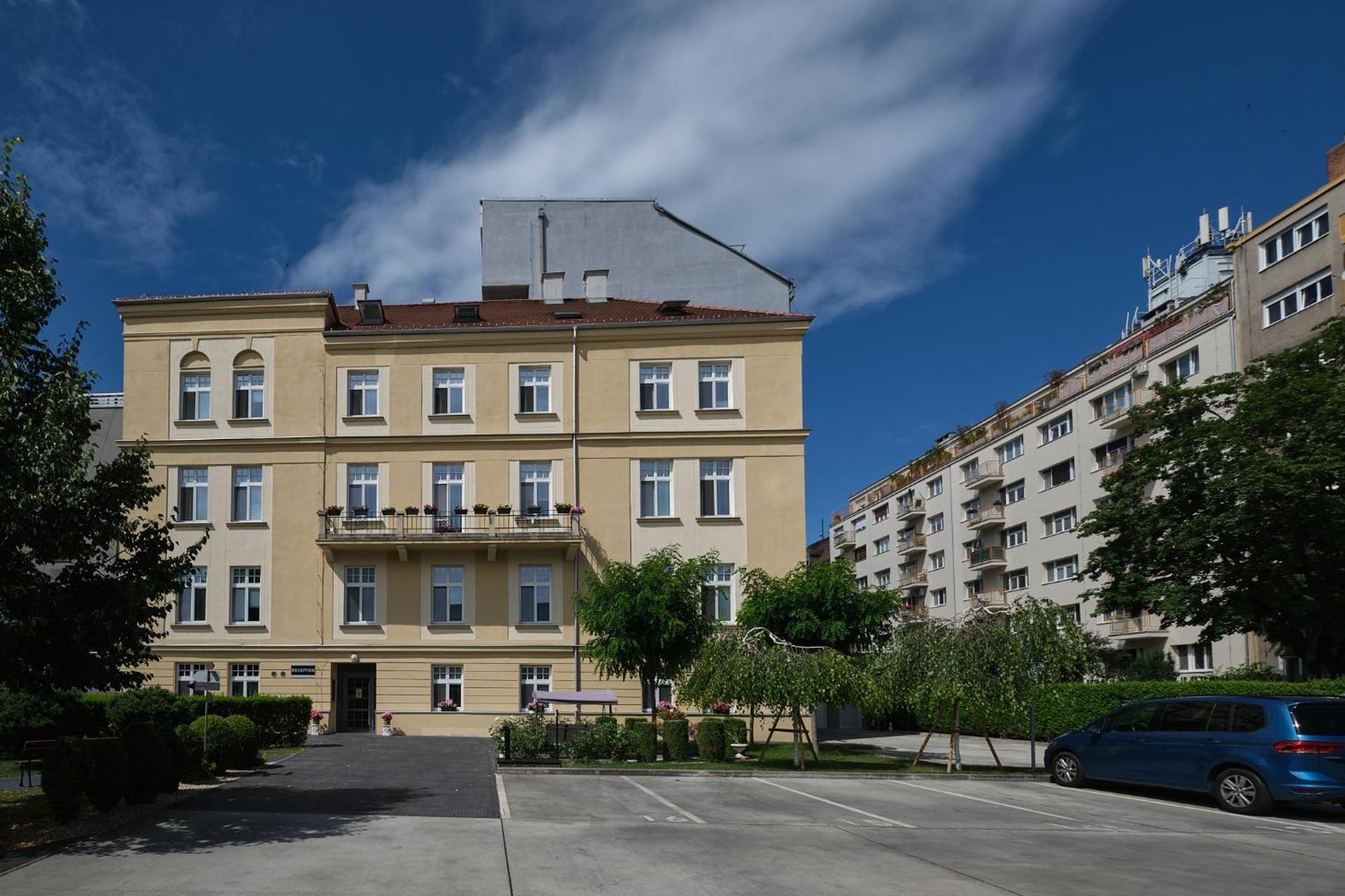 Centrum Salvator Hotel Bratislava Ngoại thất bức ảnh