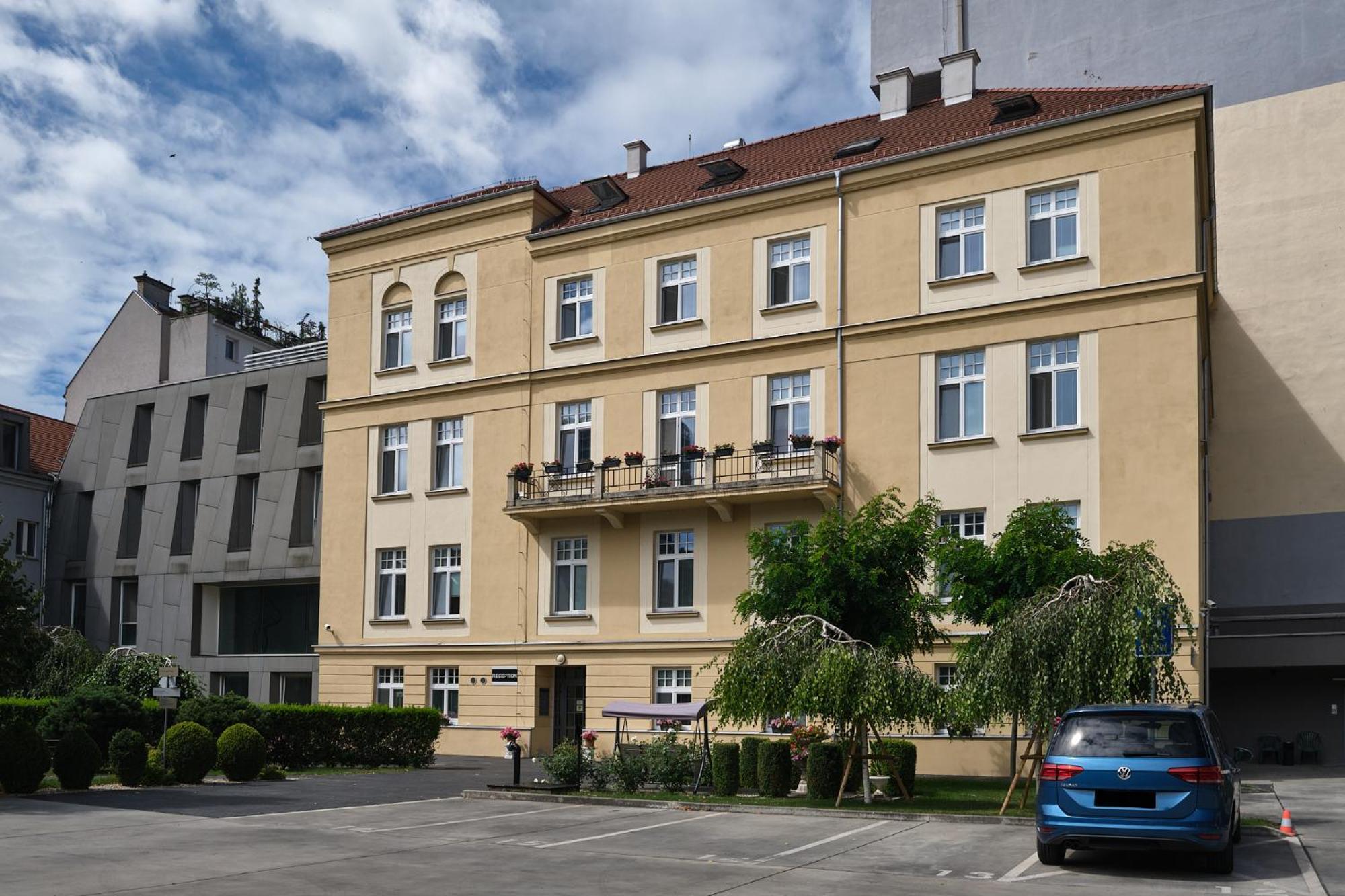 Centrum Salvator Hotel Bratislava Ngoại thất bức ảnh