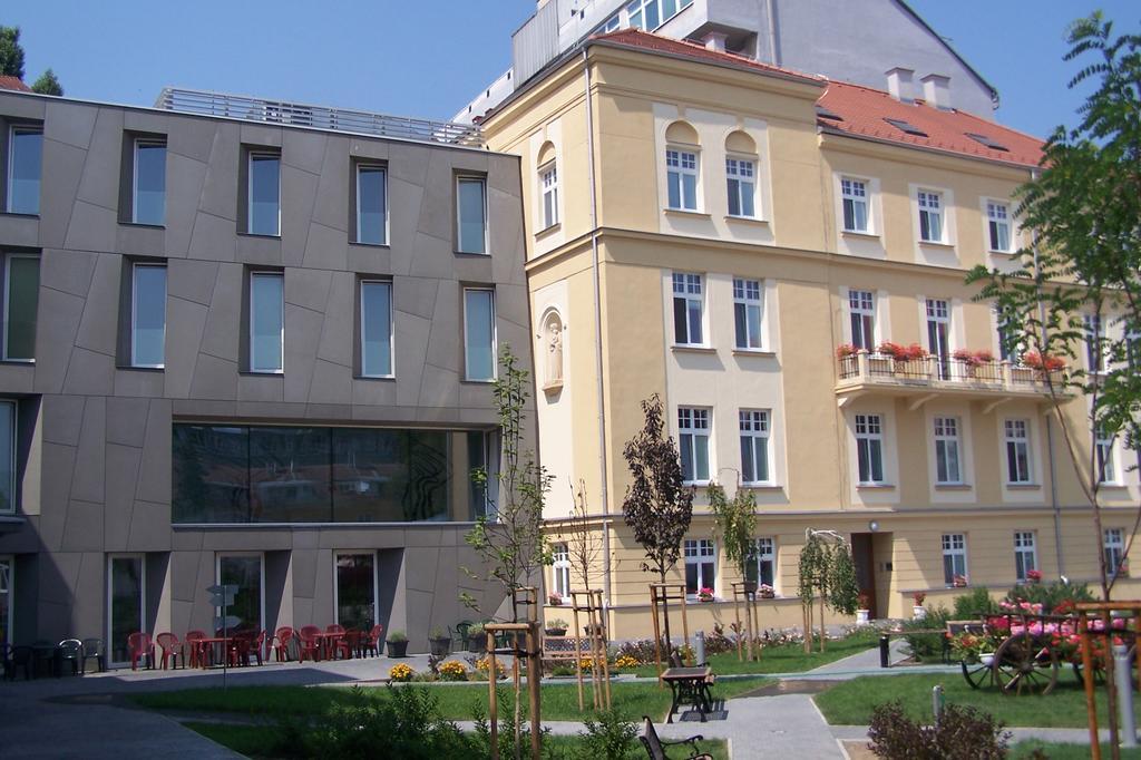 Centrum Salvator Hotel Bratislava Ngoại thất bức ảnh